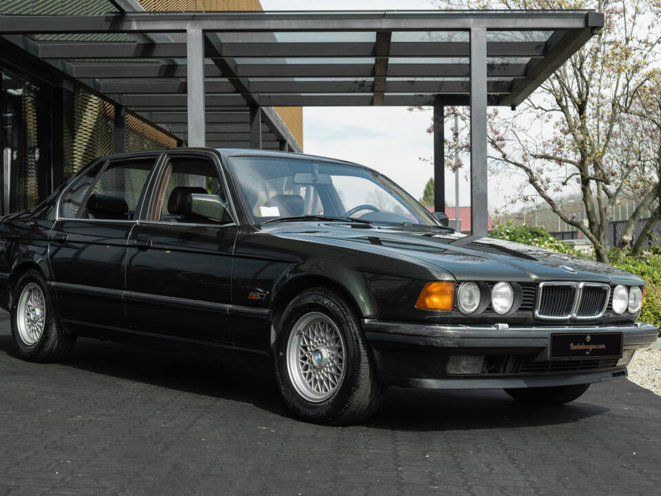 Image 2/34 of BMW 750iL (1989)