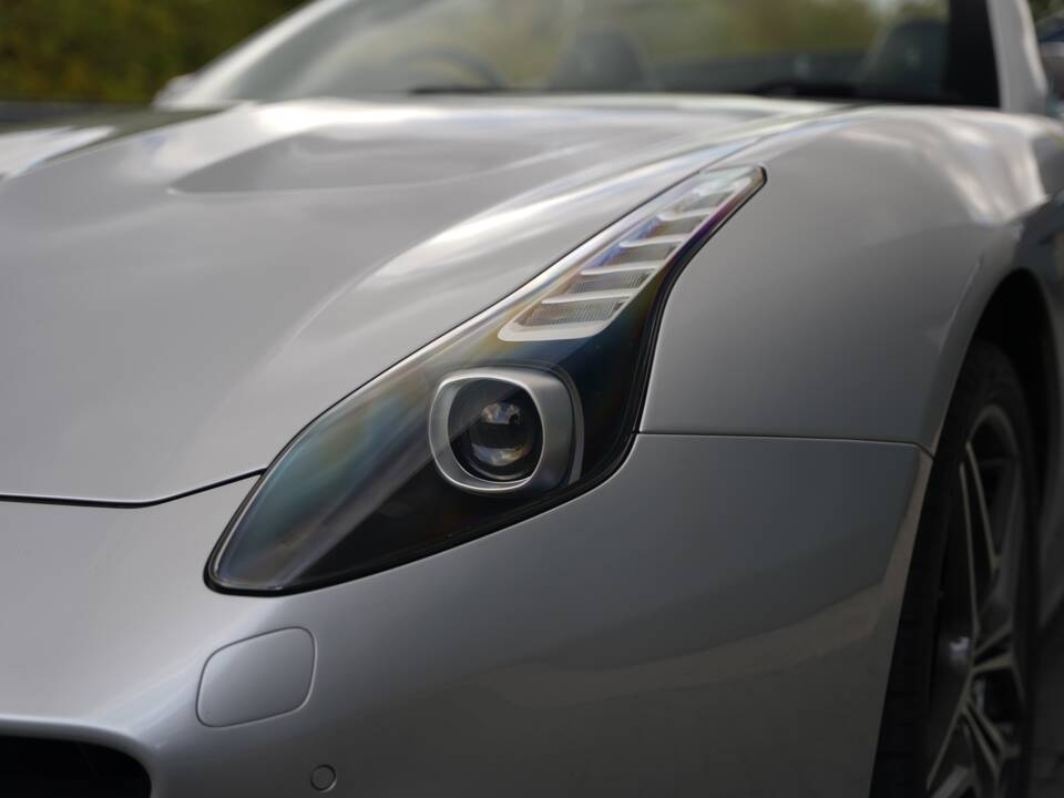 Bild 38/50 von Ferrari California T (2015)