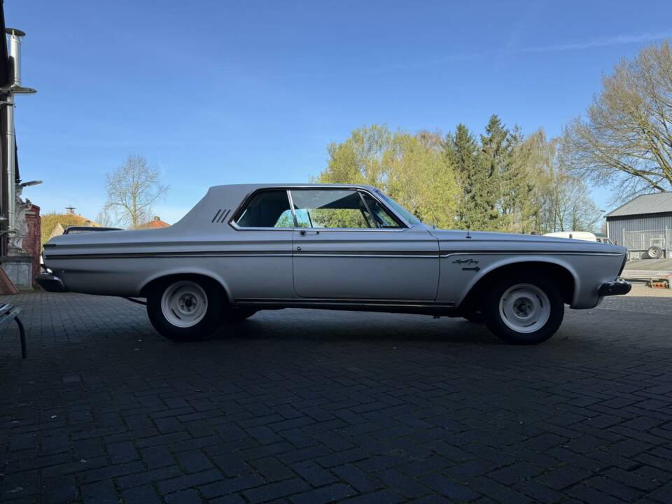 Image 4/22 of Plymouth Sport Fury (1963)