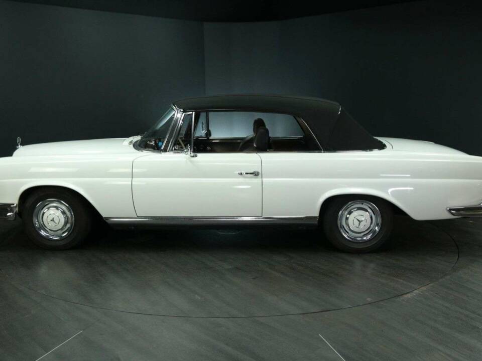 Image 3/30 of Mercedes-Benz 250 SE (1966)