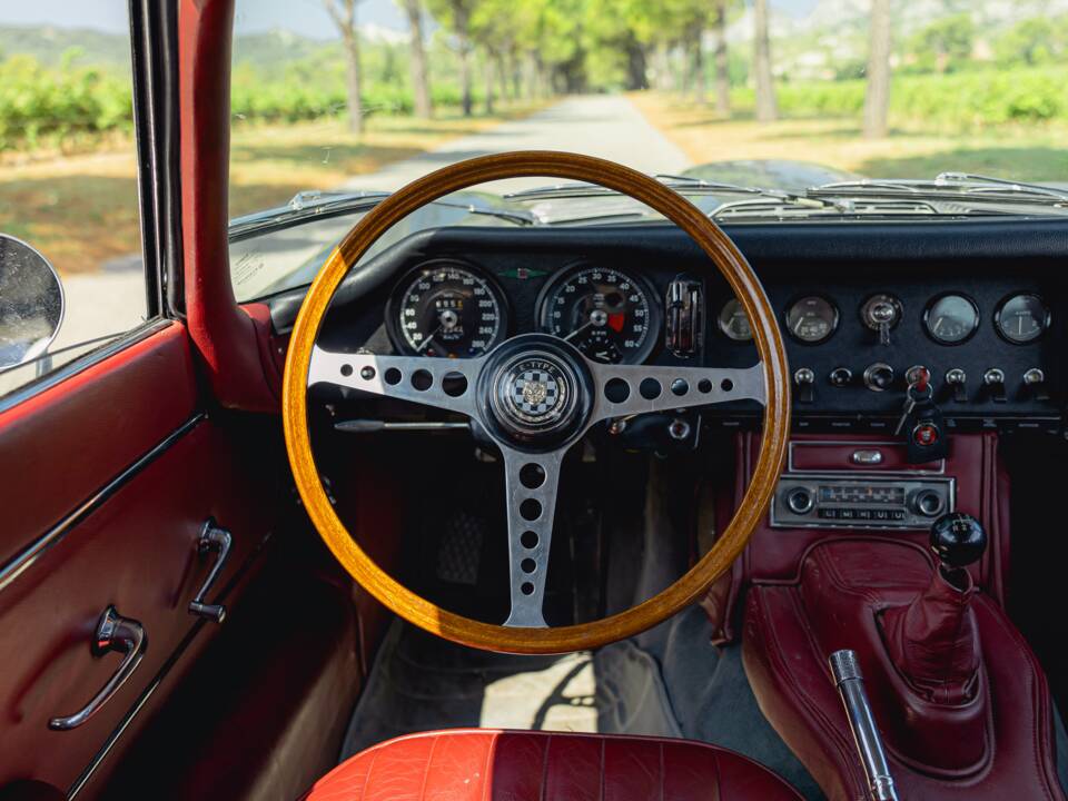 Image 13/20 de Jaguar Type E (2+2) (1967)