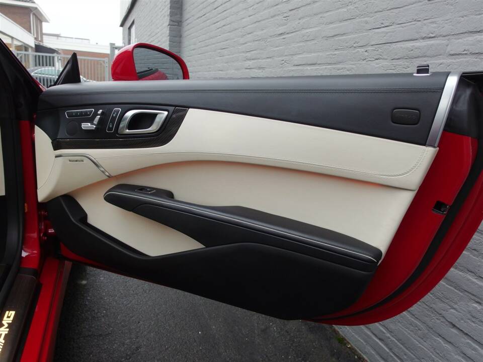 Image 58/99 of Mercedes-Benz SL 63 AMG (2012)