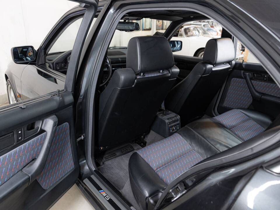 Bild 20/34 von BMW M5 (1993)