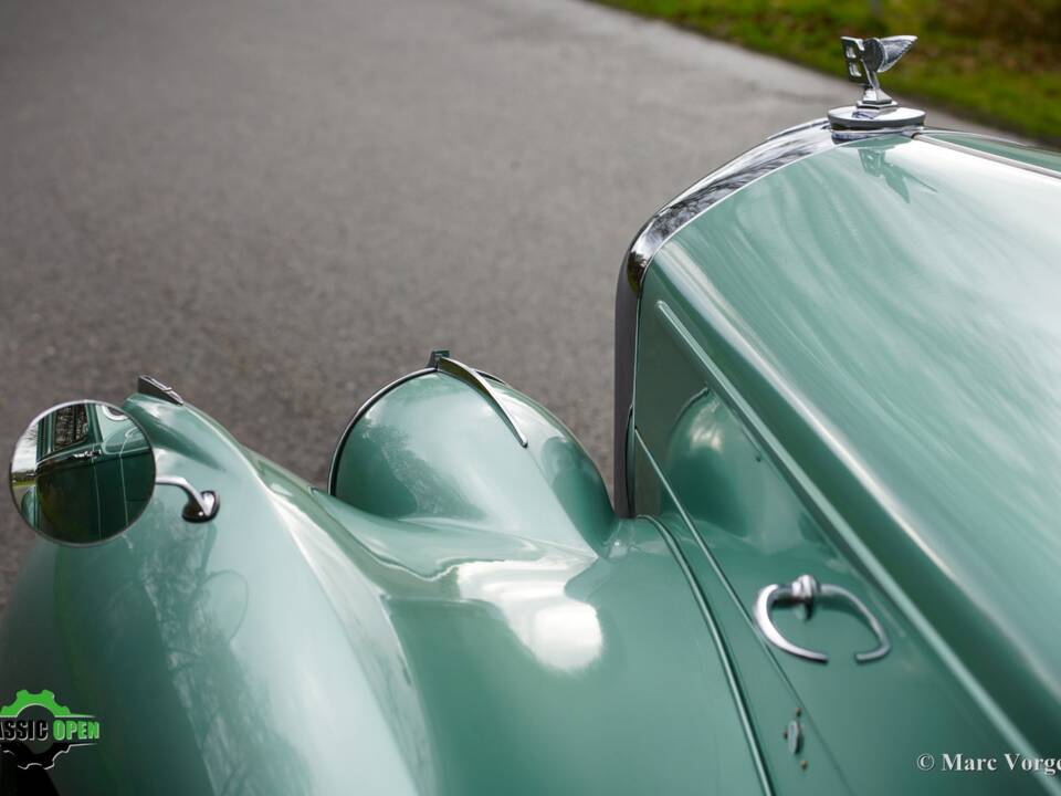 Image 32/46 of Bentley R-Type (1953)