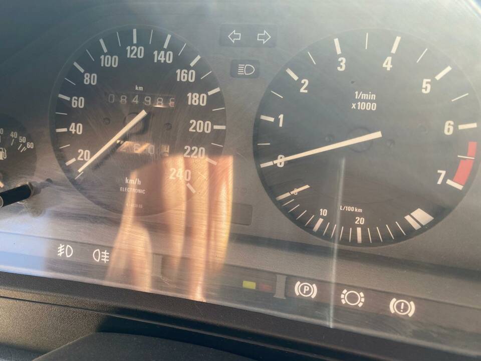Bild 6/10 von BMW 325i (1990)