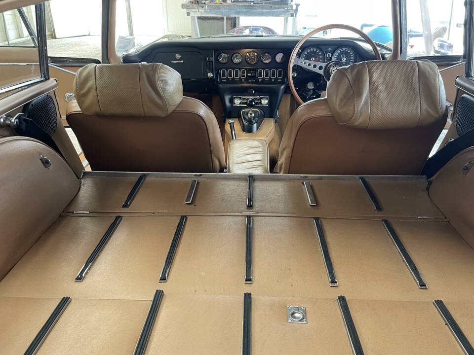 Image 9/12 of Jaguar E-Type (1971)