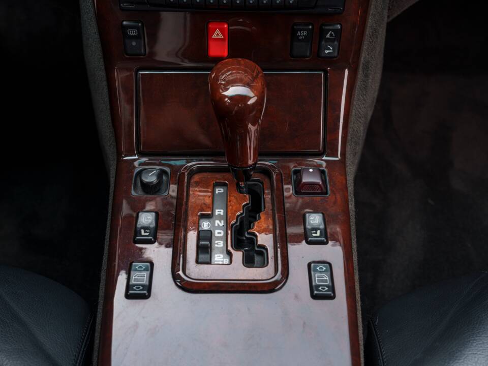 Immagine 18/22 di Mercedes-Benz SL 500 (1995)
