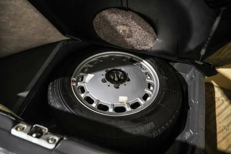 Image 30/35 of Mercedes-Benz 300 SL (1989)