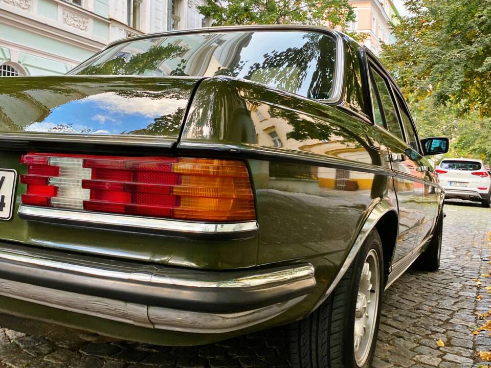 Afbeelding 3/12 van Mercedes-Benz 280 E (1982)