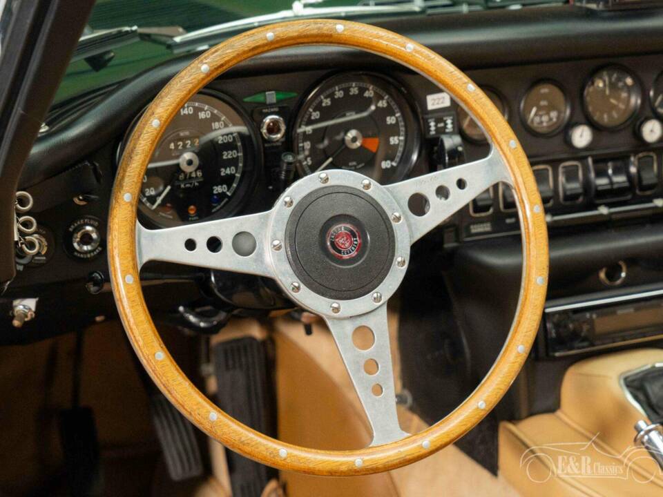 Image 12/19 of Jaguar E-Type (1970)