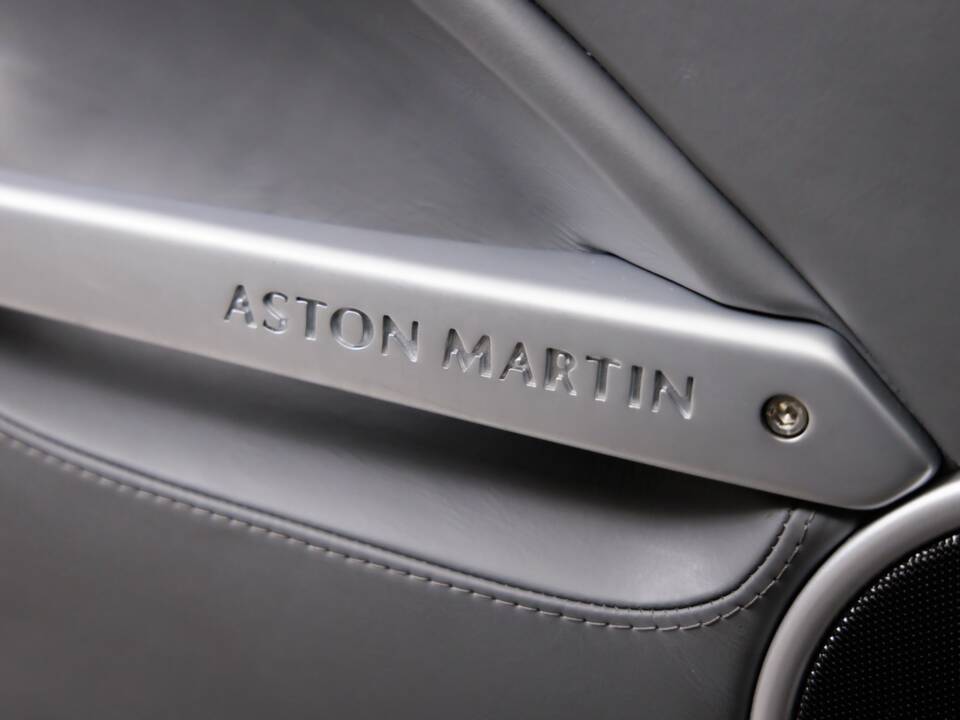 Bild 23/29 von Aston Martin V12 Vanquish (2001)