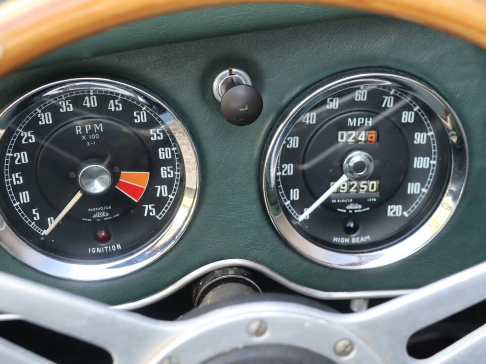 Image 14/50 of MG MGA Twin Cam (1959)