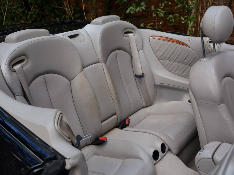 Image 21/46 de Mercedes-Benz CLK 500 (2004)