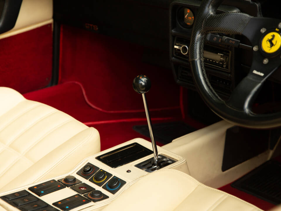 Immagine 13/49 di Ferrari 328 GTS (1988)
