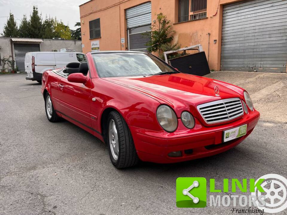 Image 2/10 of Mercedes-Benz CLK 200 Kompressor (1999)