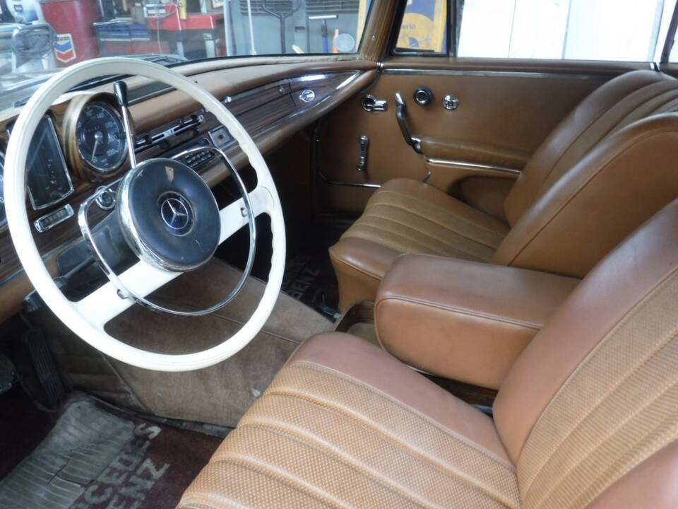 Image 23/50 of Mercedes-Benz 250 SE (1966)