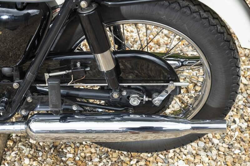 Image 34/45 of Triumph Bonneville T120TT (1967)
