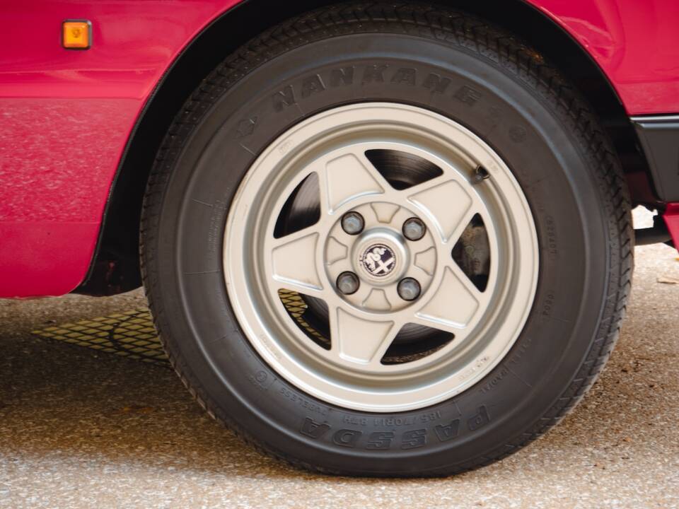 Image 20/32 of Alfa Romeo 1.6 Spider (1989)