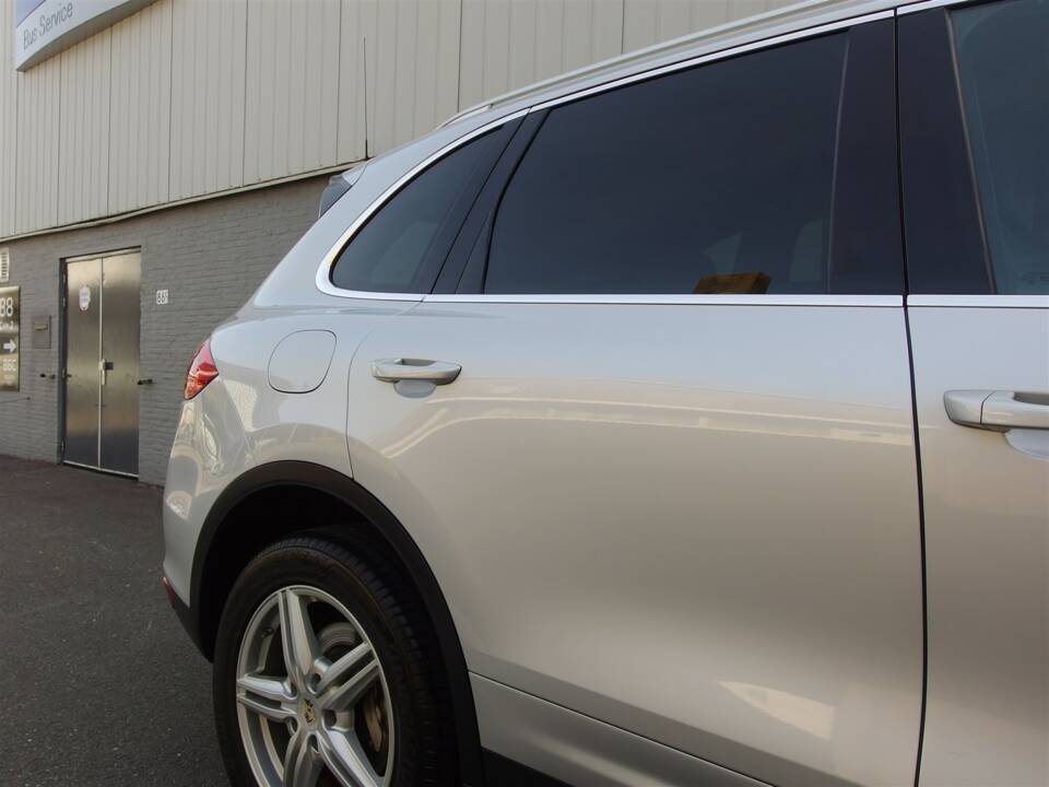 Image 21/98 of Porsche Cayenne S (2010)