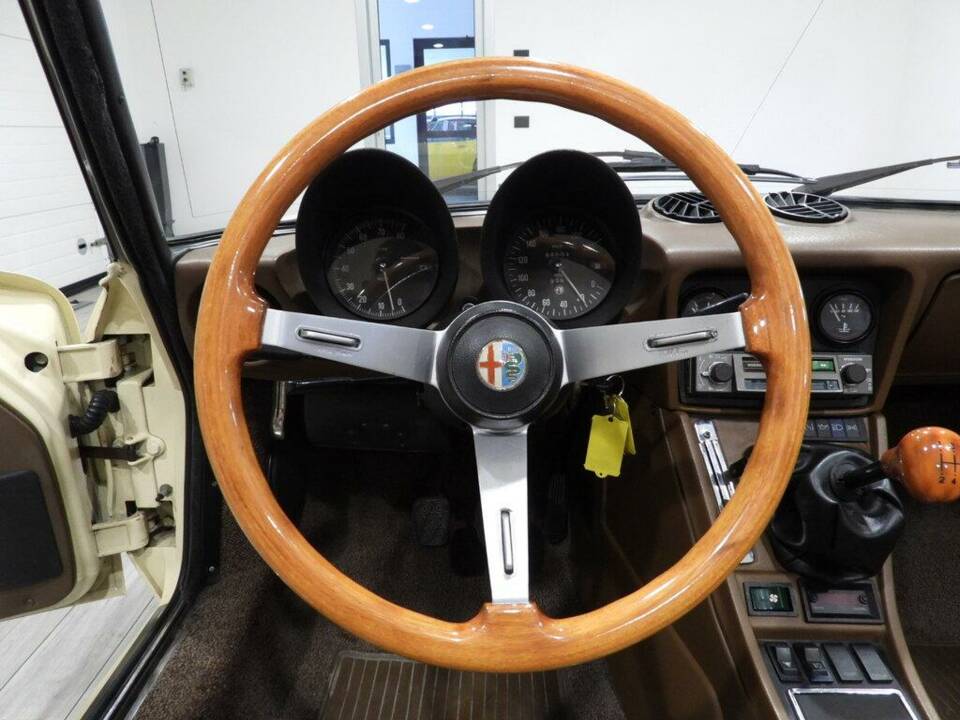 Bild 6/15 von Alfa Romeo 1.6 Spider (1983)