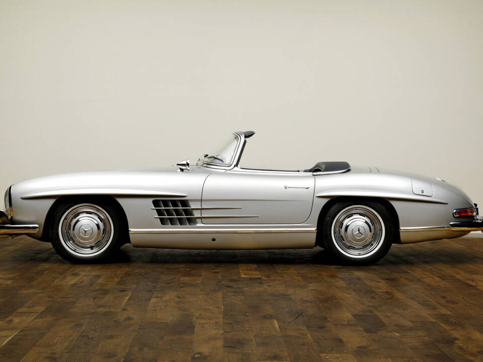 Image 2/30 of Mercedes-Benz 300 SL Roadster (1961)