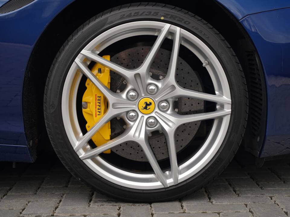 Bild 47/50 von Ferrari California T (2016)