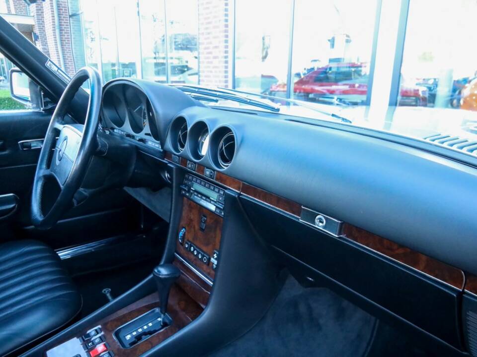 Bild 50/50 von Mercedes-Benz 560 SL (1987)