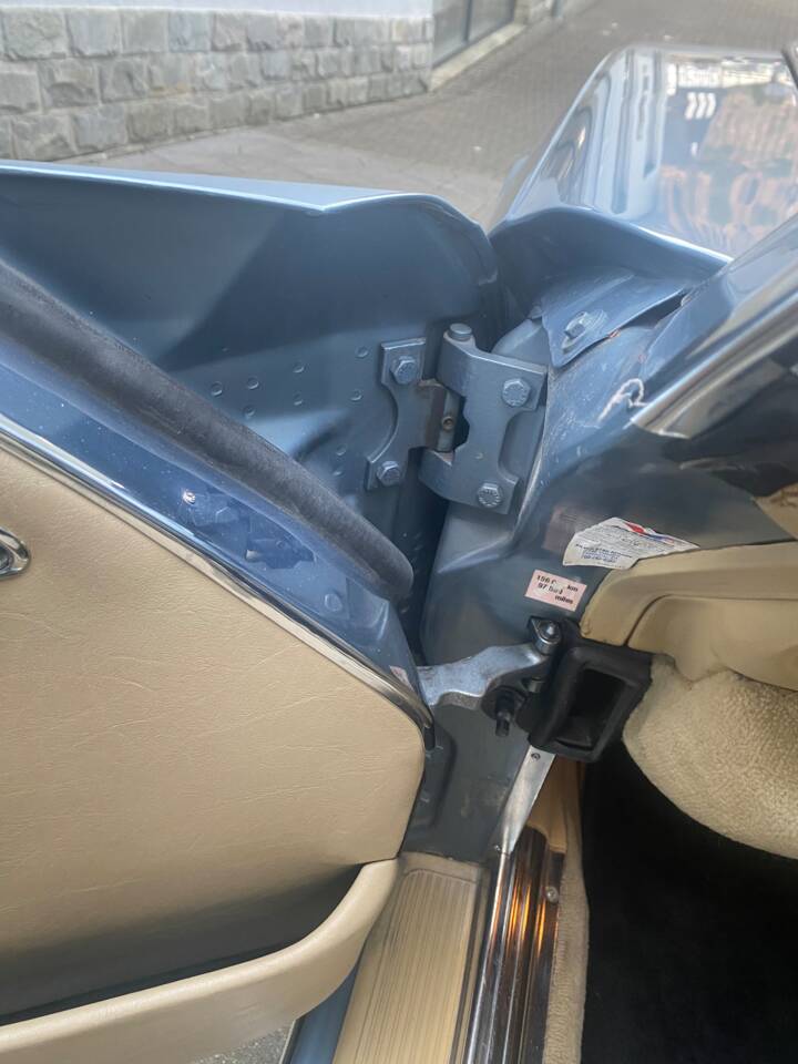 Image 19/19 of Mercedes-Benz 560 SL (1987)