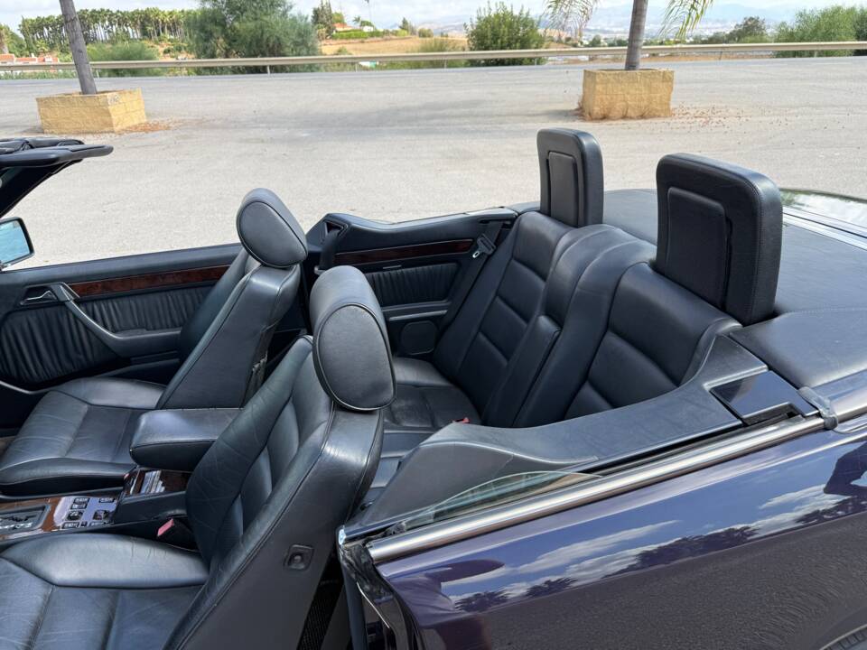 Image 3/30 of Mercedes-Benz E 200 "Final Edition" (1997)