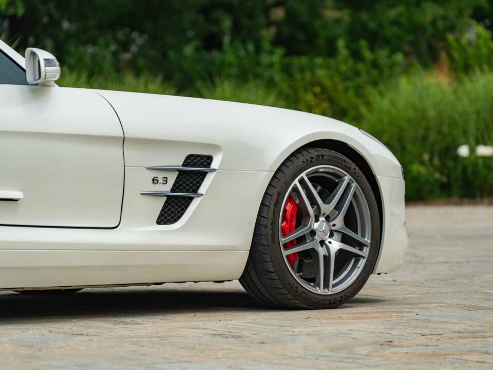 Image 47/50 of Mercedes-Benz SLS AMG (2010)