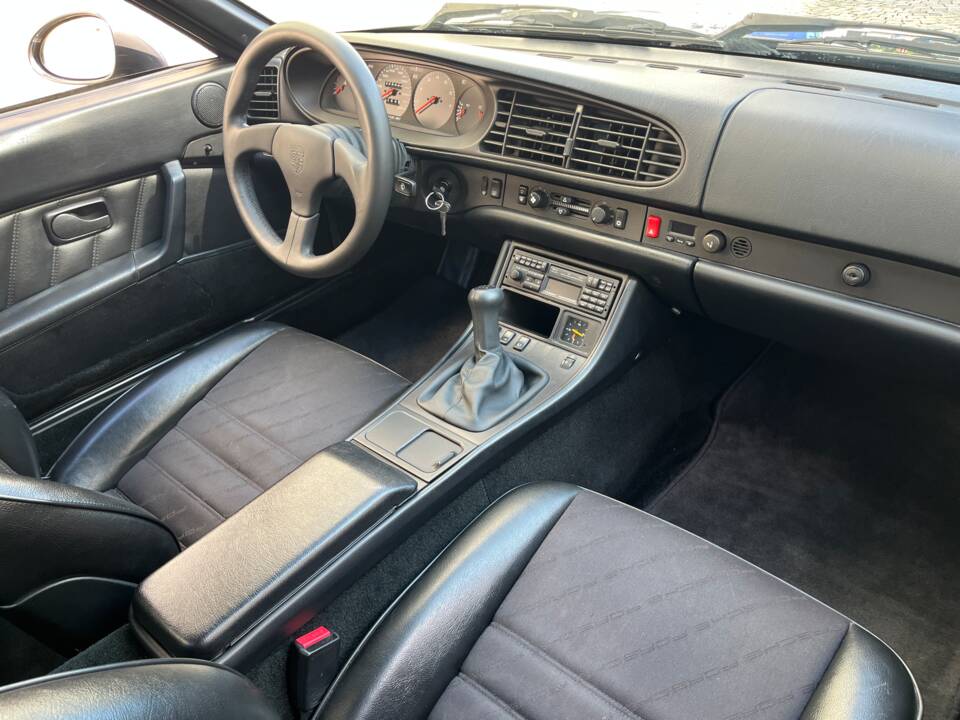 Image 14/73 de Porsche 968 (1992)