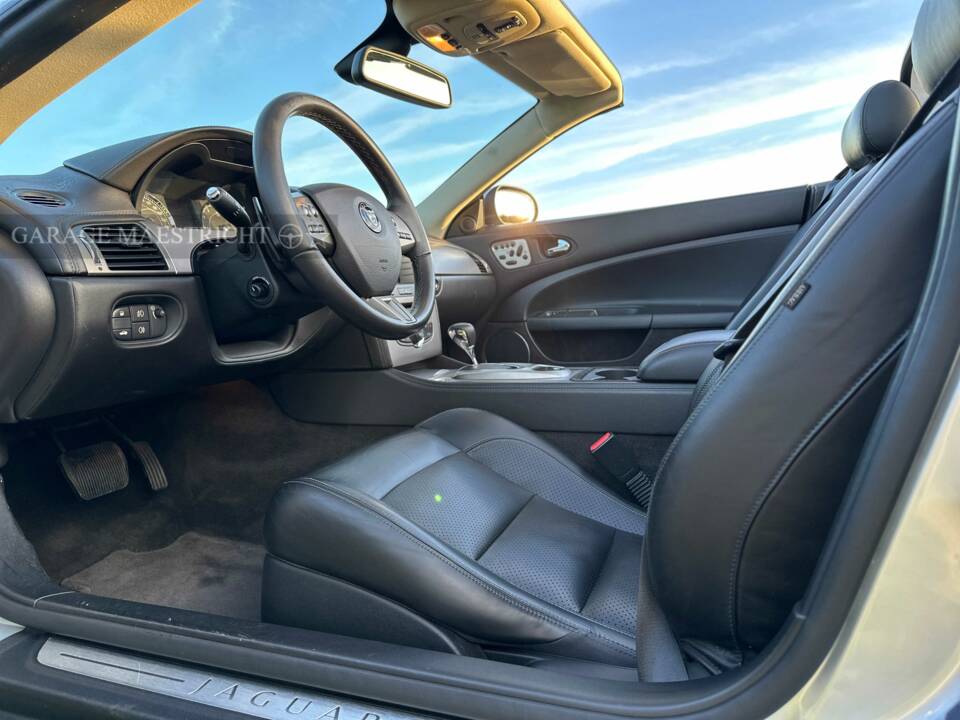 Image 21/84 de Jaguar XK 4.2 (2006)