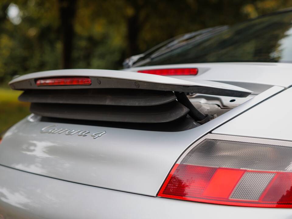 Bild 9/26 von Porsche 911 Carrera 4 (1999)