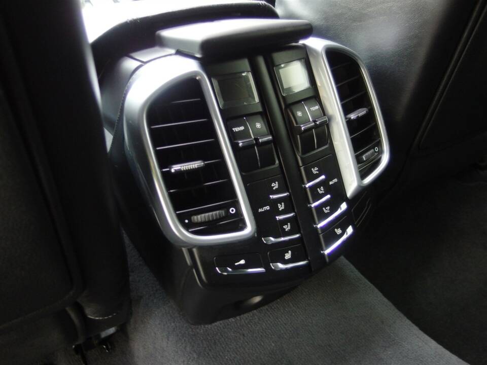 Imagen 62/97 de Porsche Cayenne Turbo (2011)