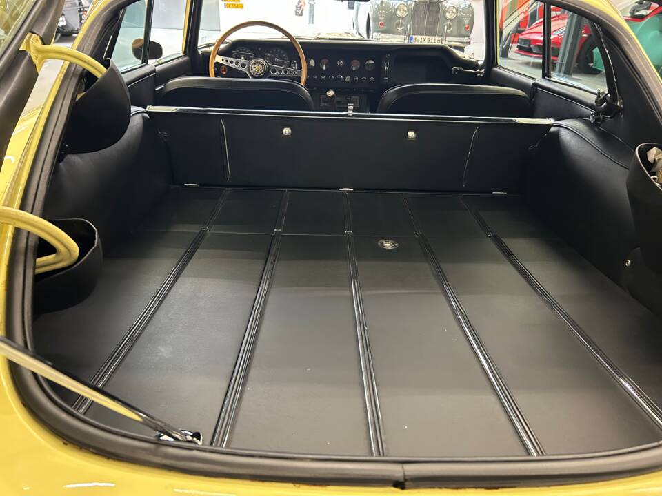 Image 19/28 de Jaguar Type E 4.2 (1965)