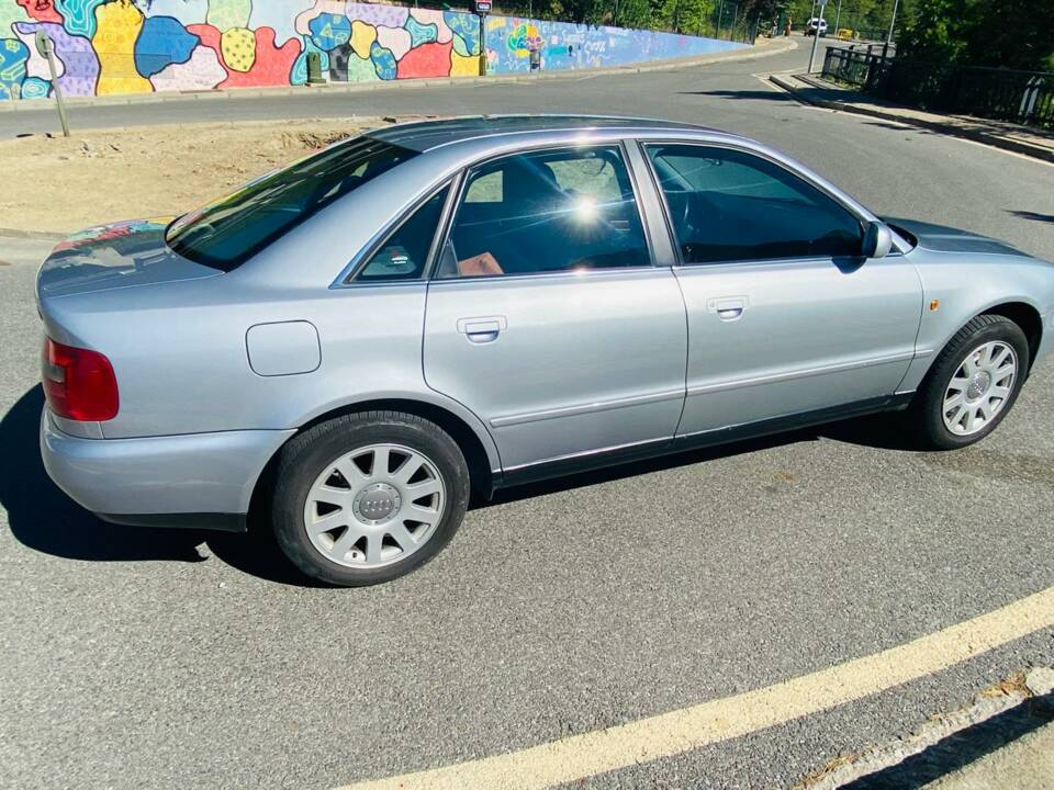 Bild 4/5 von Audi A4 2.4 (1998)