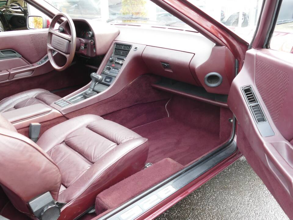 Image 16/18 of Porsche 928 S (1982)