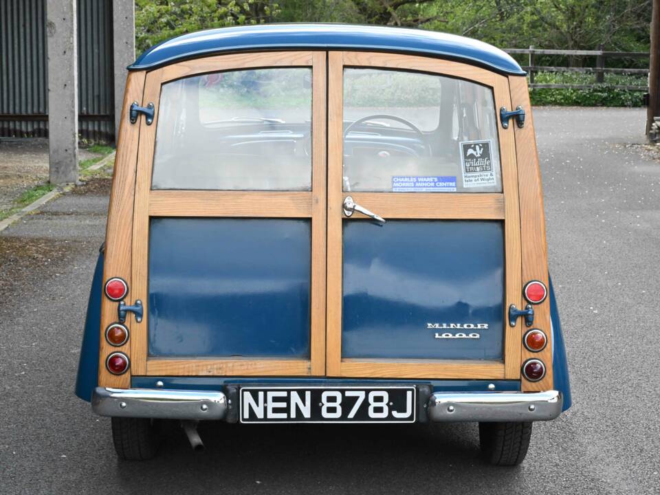 Image 14/37 of Morris Minor 1000 Traveller (1971)