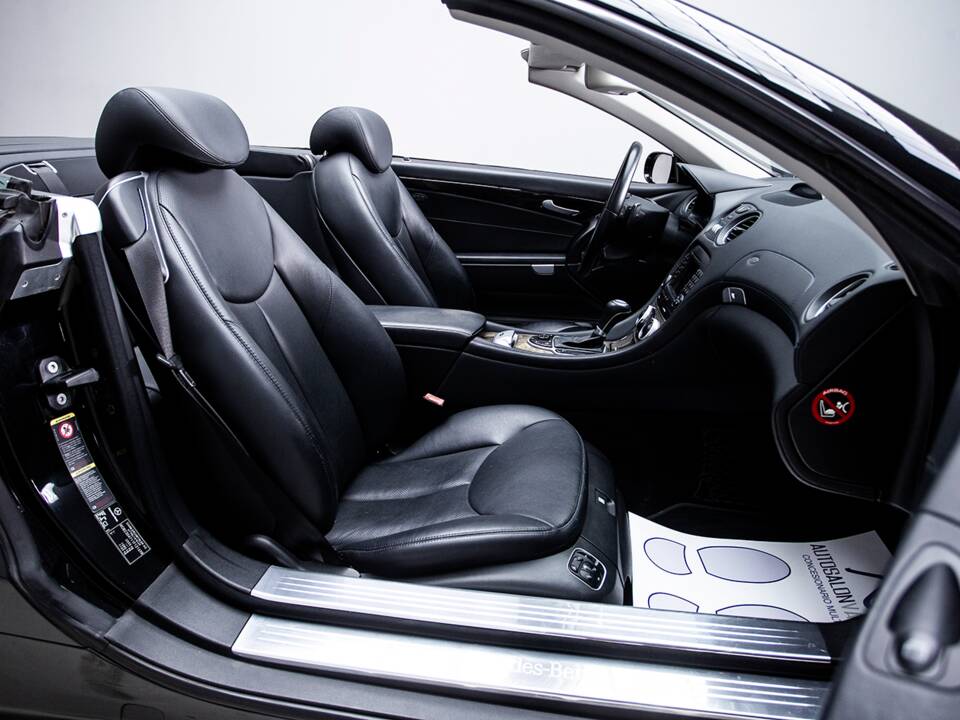 Image 19/36 of Mercedes-Benz SL 500 (2006)