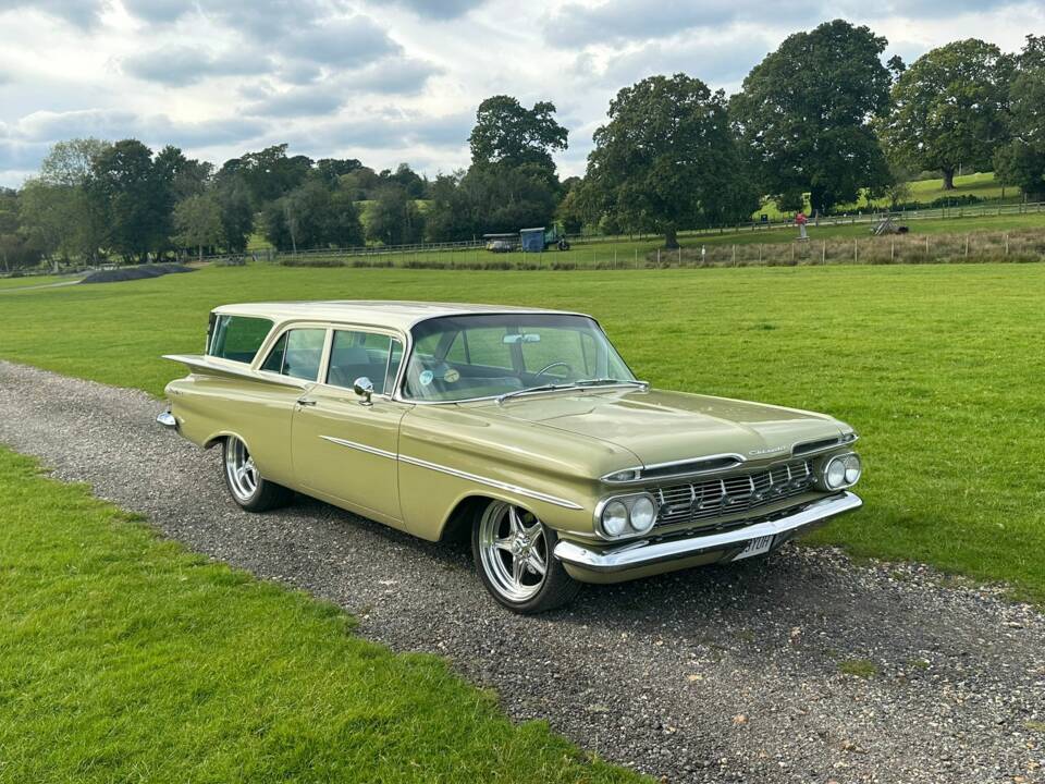 Image 2/57 of Chevrolet Nomad Station Wagon (1959)