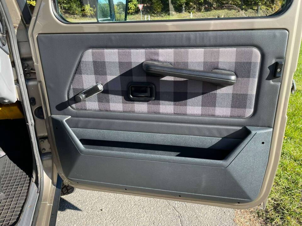 Image 29/39 of Mercedes-Benz 230 GE (SWB) (1986)