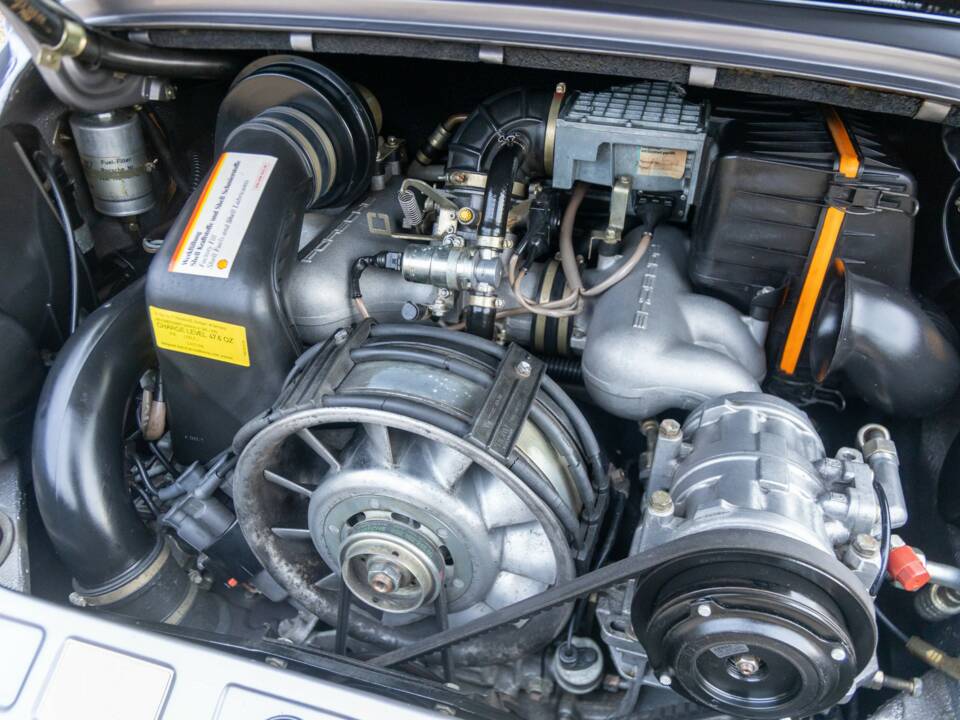 Immagine 4/50 di Porsche 911 Carrera 3.2 "25 years 911" (1988)