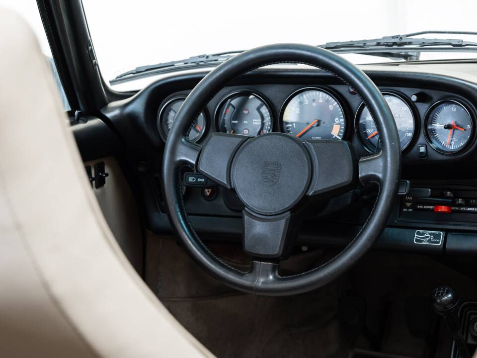 Imagen 11/32 de Porsche 911 SC 3.0 (1983)