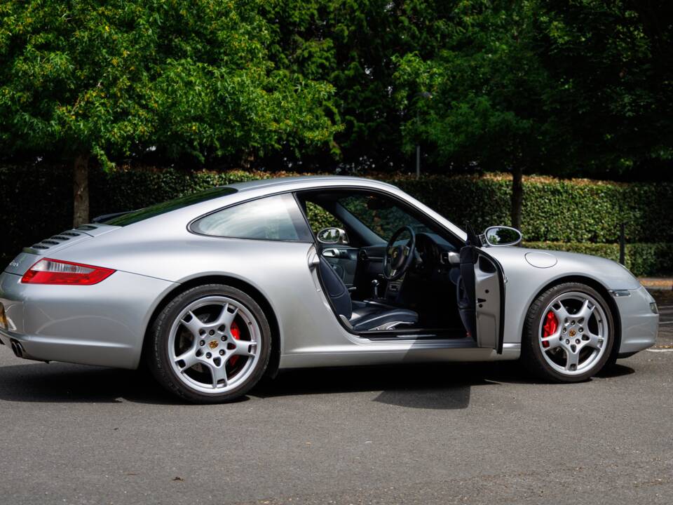 Bild 50/50 von Porsche 911 Carrera (2004)