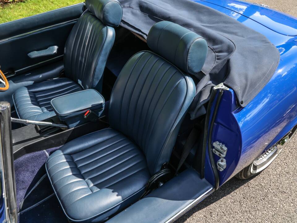 Image 39/43 de Jaguar Type E V12 (1974)