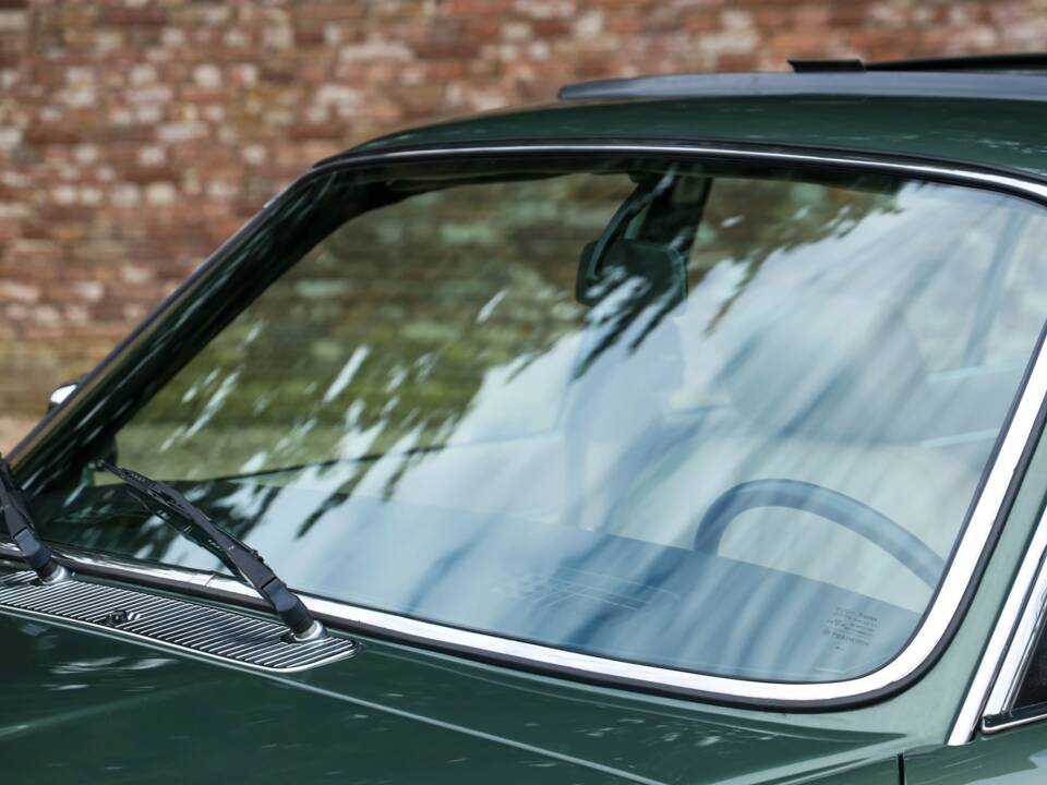 Image 35/50 of Jaguar XJ 6 4.2 (1985)