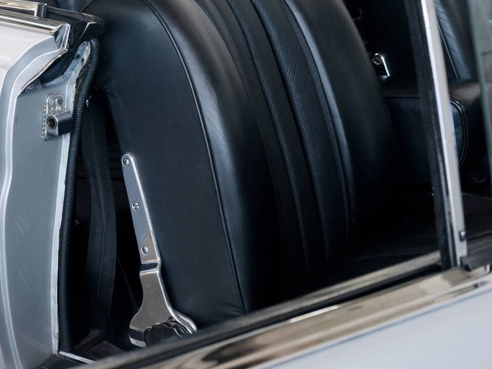 Image 28/49 of Mercedes-Benz 220 SE b (1962)
