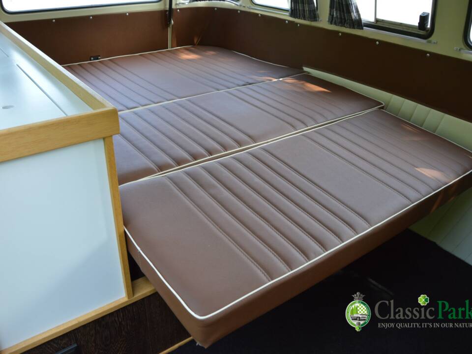Bild 25/50 von Volkswagen T2b Camper (1976)