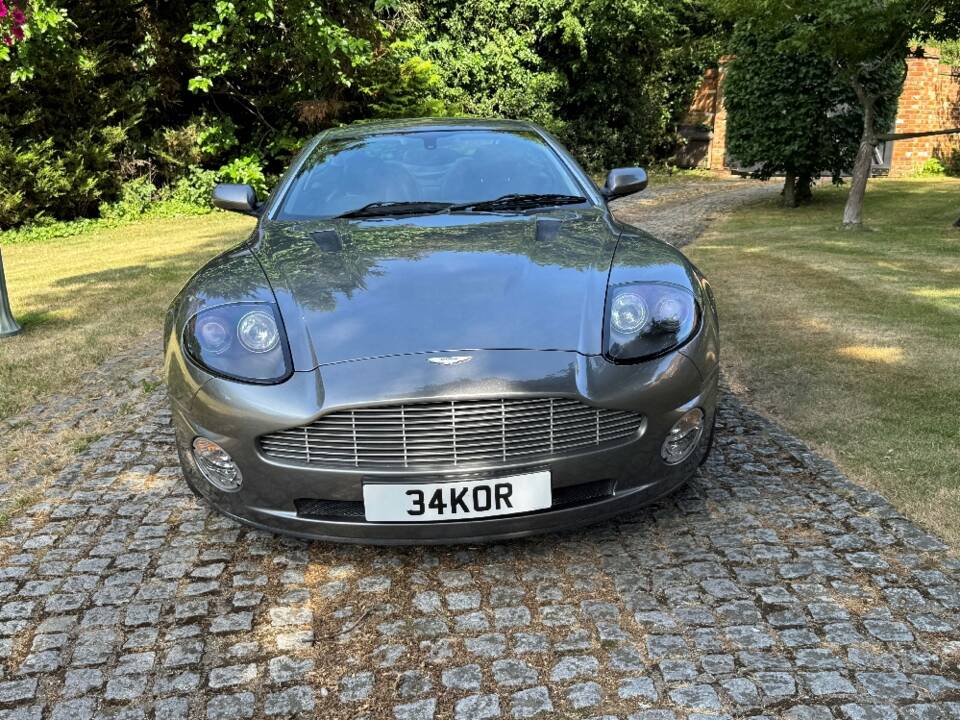 Image 14/40 of Aston Martin V12 Vanquish (2002)