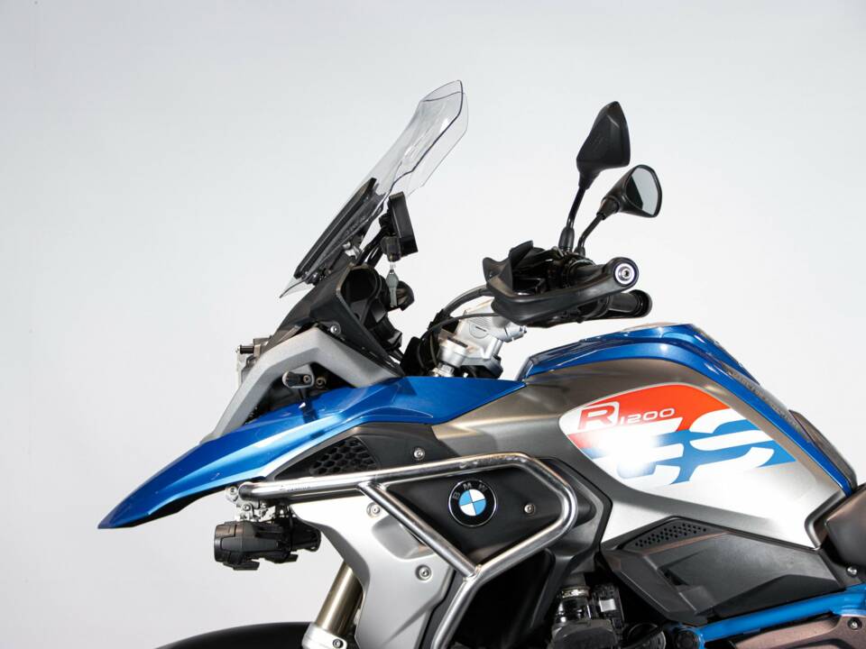 Image 24/50 of BMW DUMMY (2017)